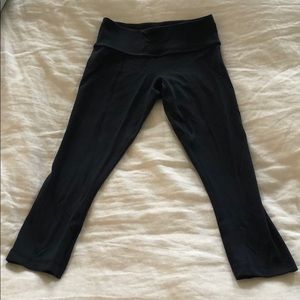 Navy lululemon crop leggings